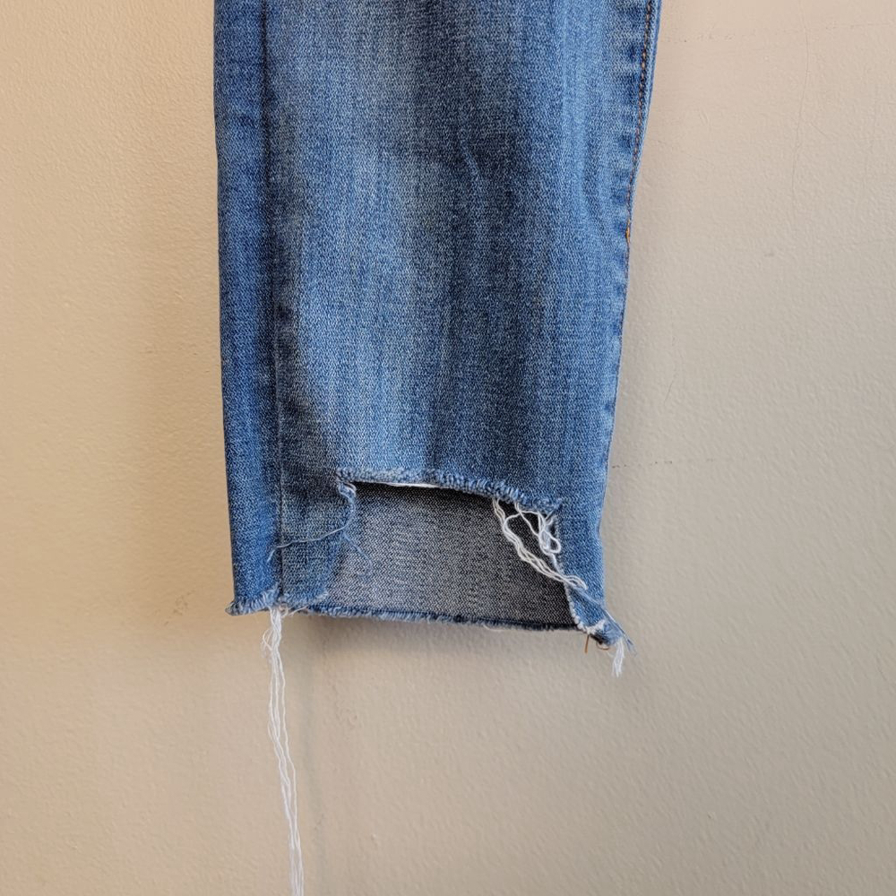 American Eagle Super Low Rise Jegging Distressed Step Hem Skinny AE 8 Jeans - Picture 9 of 14